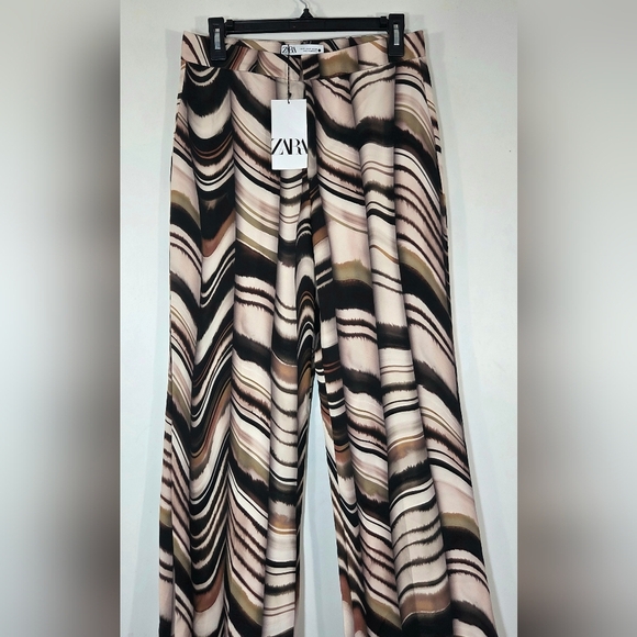 ZARA HIGH WAISTED MARBLE PRINT FLARED PANTS. - Picture 3 of 7
